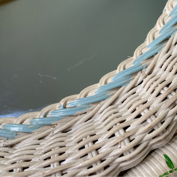 Vintage Woven Wicker Rattan Floral Tabletop Vanity Mirror With Attached Caddy - Picture 11 of 12